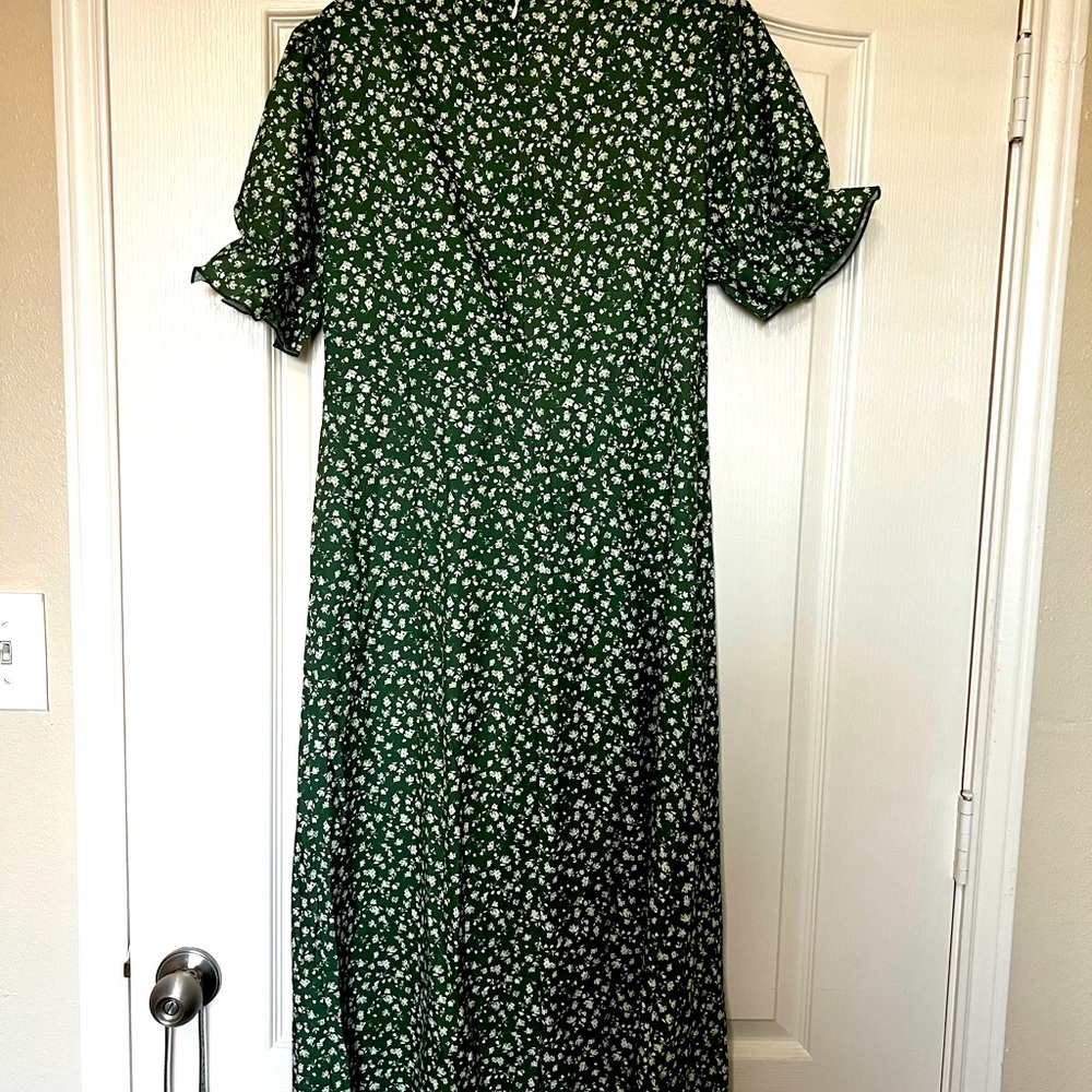 This is a comfortable dress.  It is long and looks fabulous.